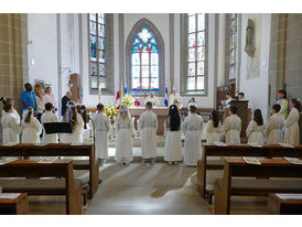 Feier der 1. Heiligen Kommunion in Sankt Crescentius (© Karl-Franz Thiede)